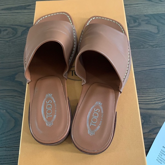 TOD’S - Leather slide sandals - Picture 2 of 4